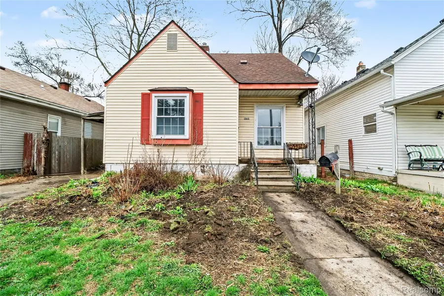 1205 E Muir AVE, Hazel Park, MI 48030