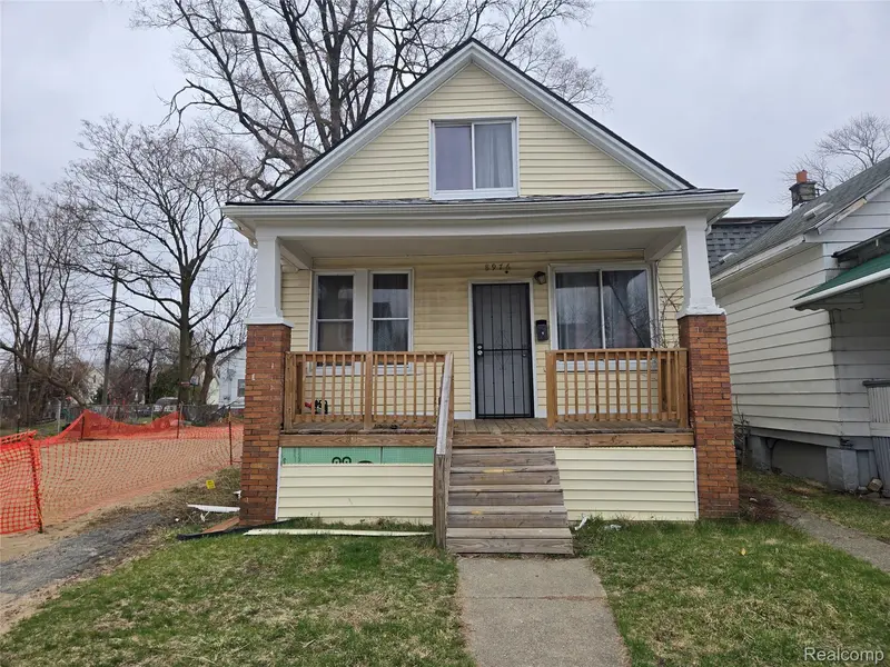 8976 McClellan ST, Detroit, MI 48213