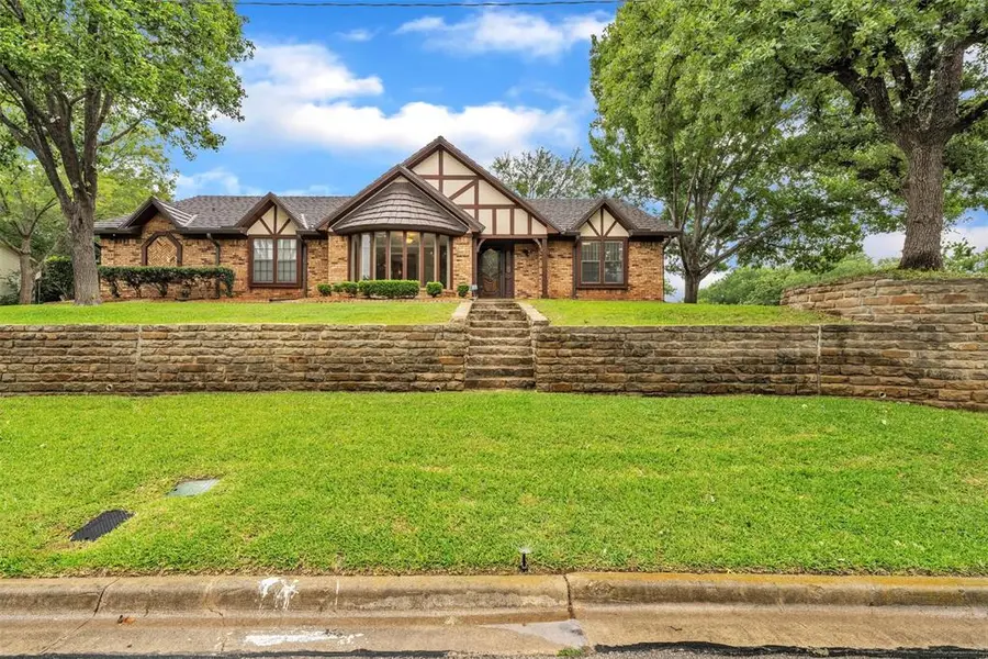 2241 Mountainview Drive, Hurst, TX 76054