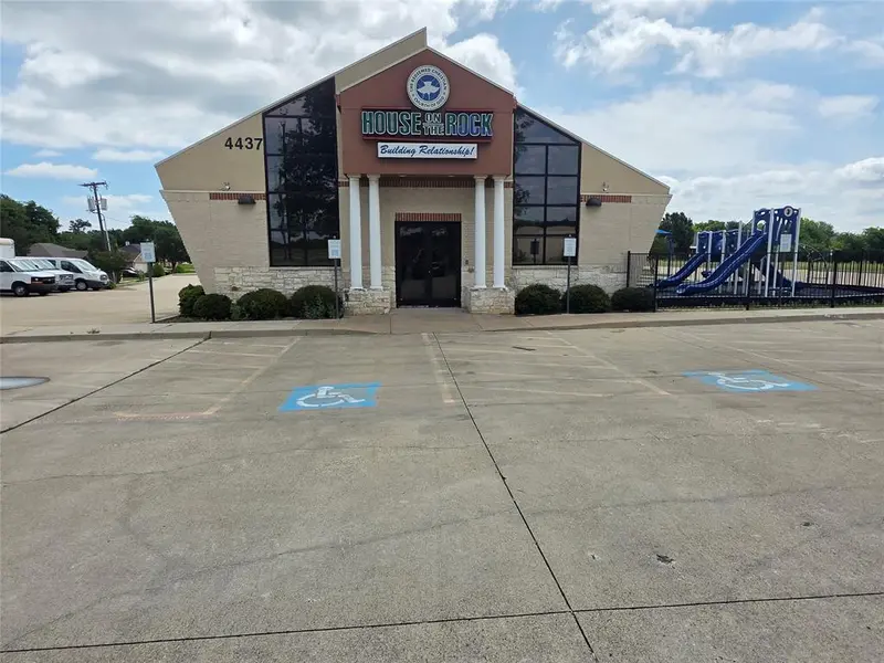 1715 Sandalwood Drive, Grand Prairie, TX 75052