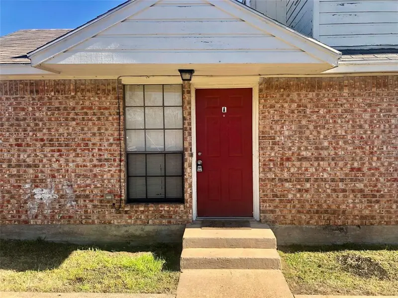 205 S Kenney Street #A, Kennedale, TX 76060