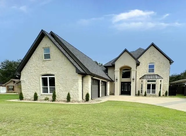 201 Casas Del Sur Street, Granbury, TX 76049