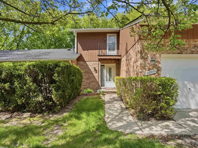 42552 Beverly WAY, Clinton Twp, MI 48038