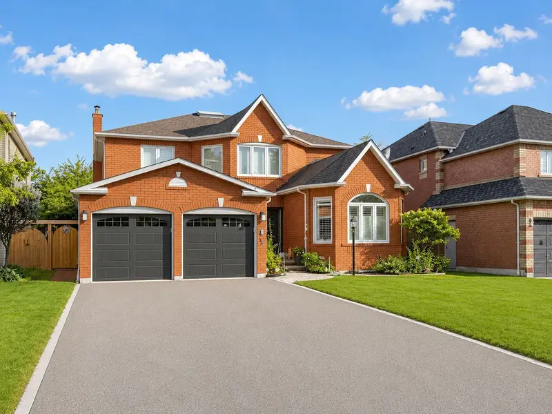 19 Wigston CT, Whitby, ON L1R 2B9