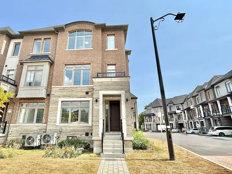 180 De La Roche DR, Vaughan, ON L4H 5A3