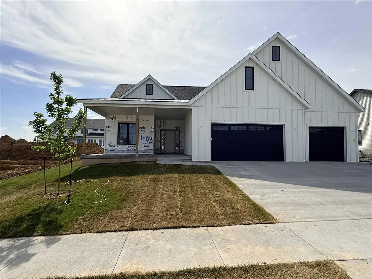 1403 Green Oak Pass, Tiffin, IA 52340
