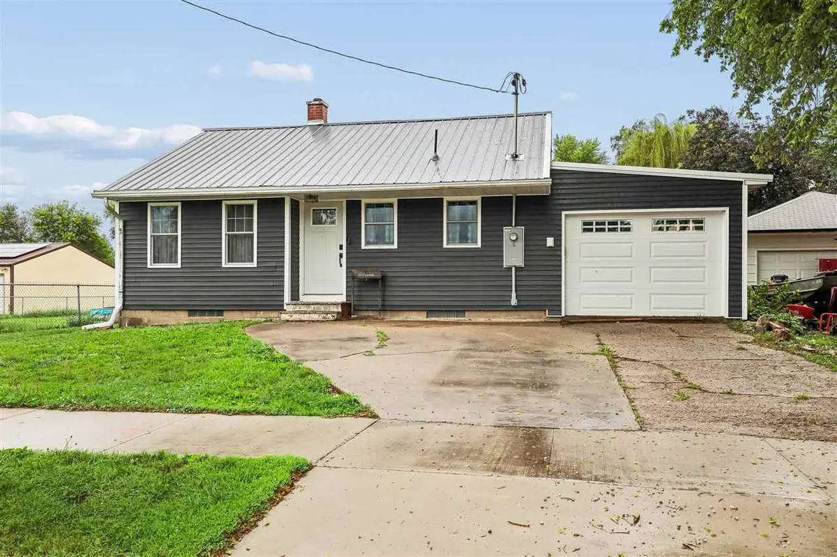 305 Pacific St, Ladora, IA 52251