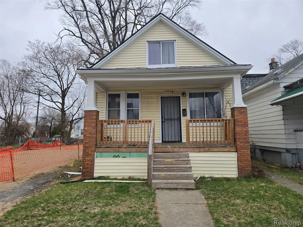 8976 McClellan ST, Detroit, MI 48213