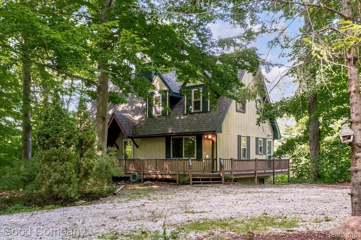 8569 Stonegate DR, Salem Township, MI 48168