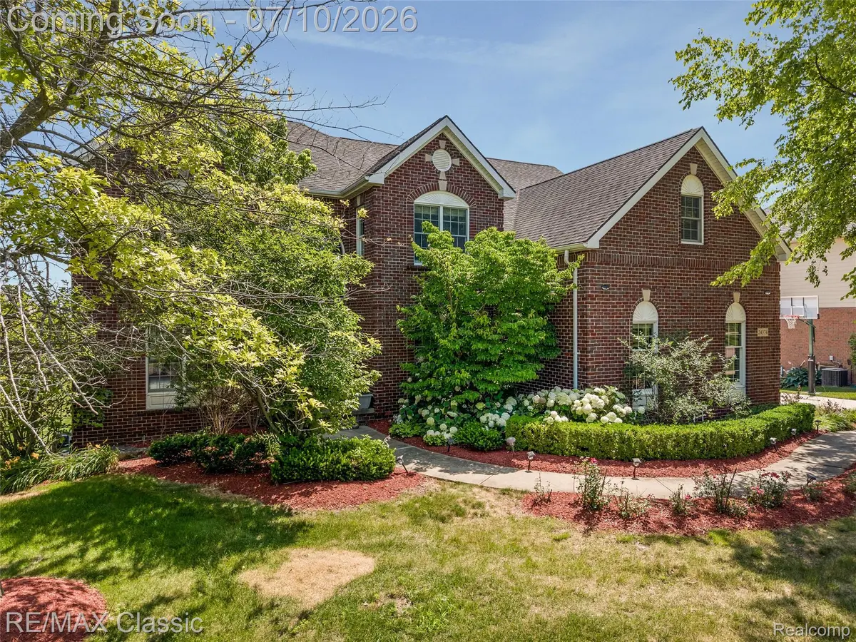24374 Terra Del Mar DR, Novi, MI 48374