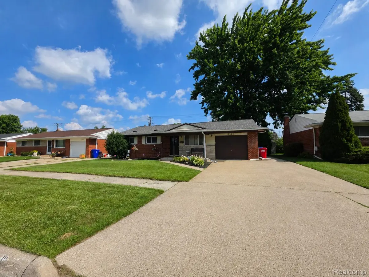 18503 Bittersweet, Fraser, MI 48026