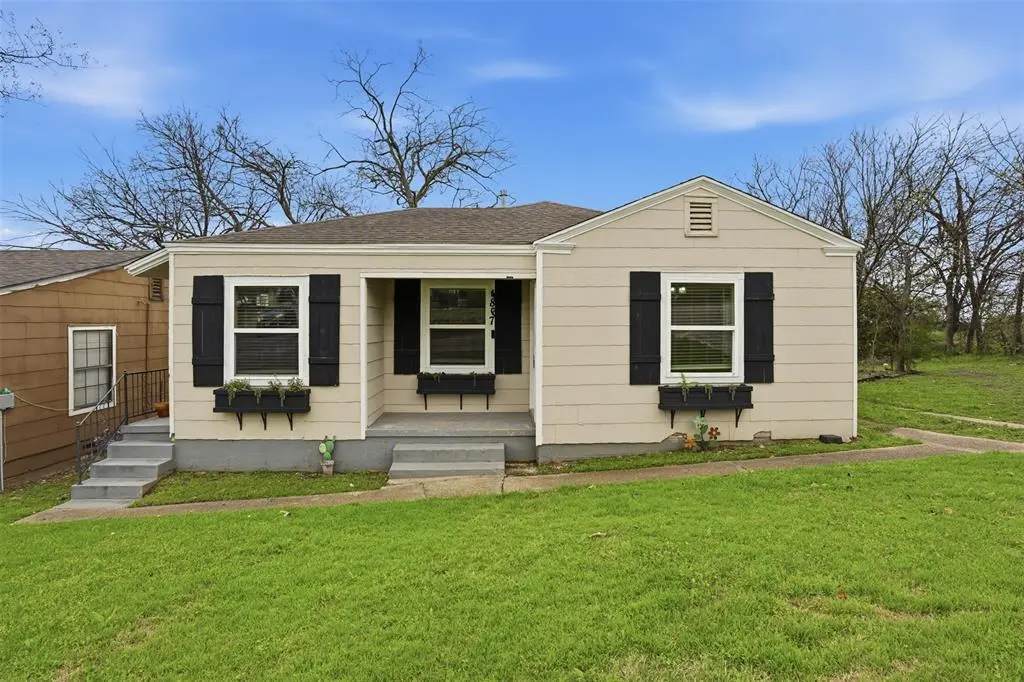 4867 Lawther Drive, River Oaks, TX 76114