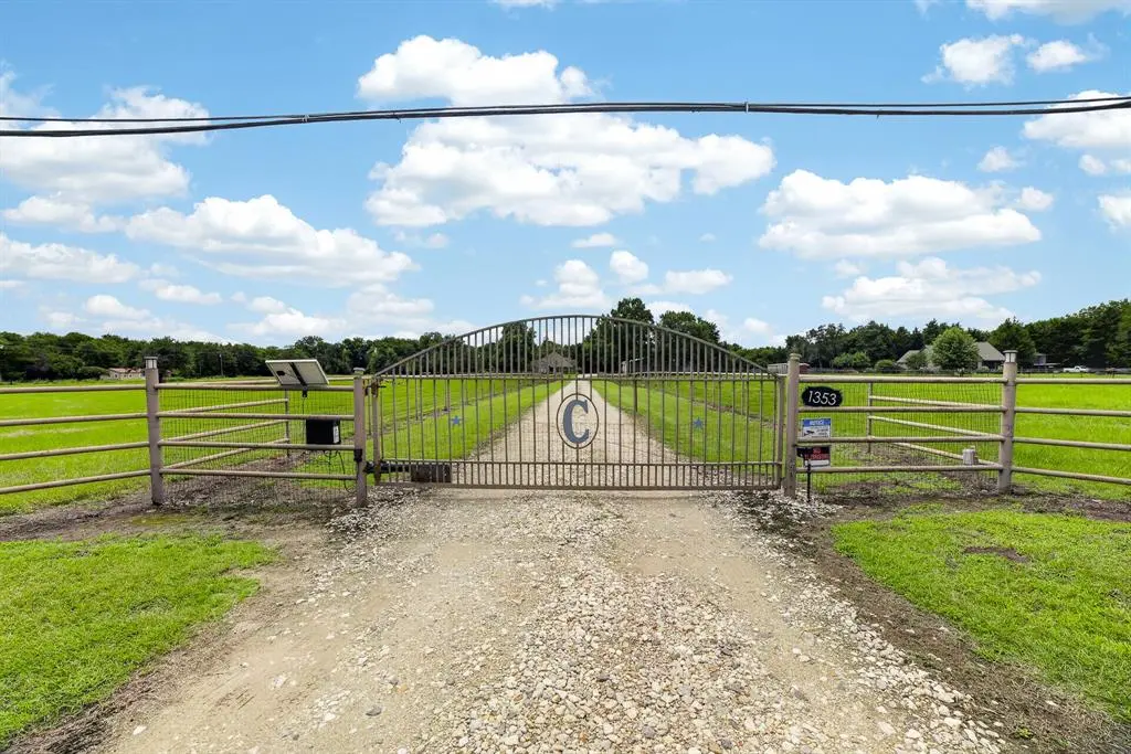 1353 E FM 1564, Quinlan, TX 75474