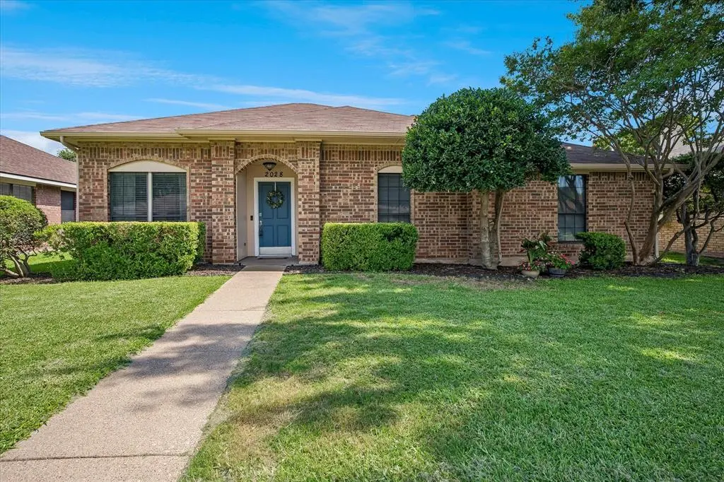 2028 Lansdown Drive, Carrollton, TX 75010