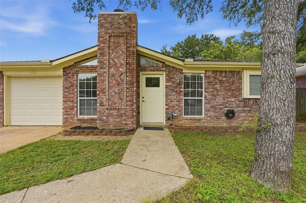 1122 Hidden Creek Drive, Mansfield, TX 76063