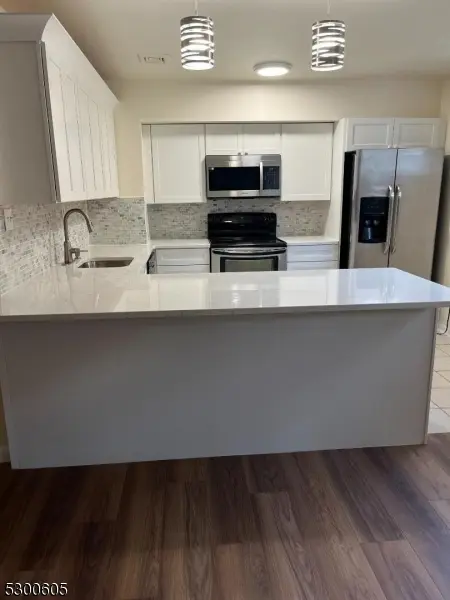 206 Main St #23, Millburn Twp., NJ 07041
