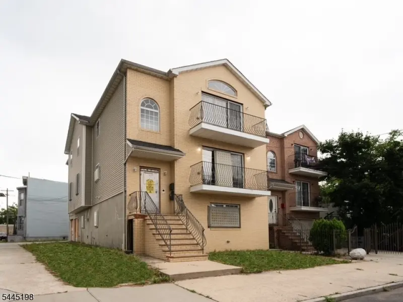 26-28 Mount Pleasant Ave, Newark City, NJ 07104