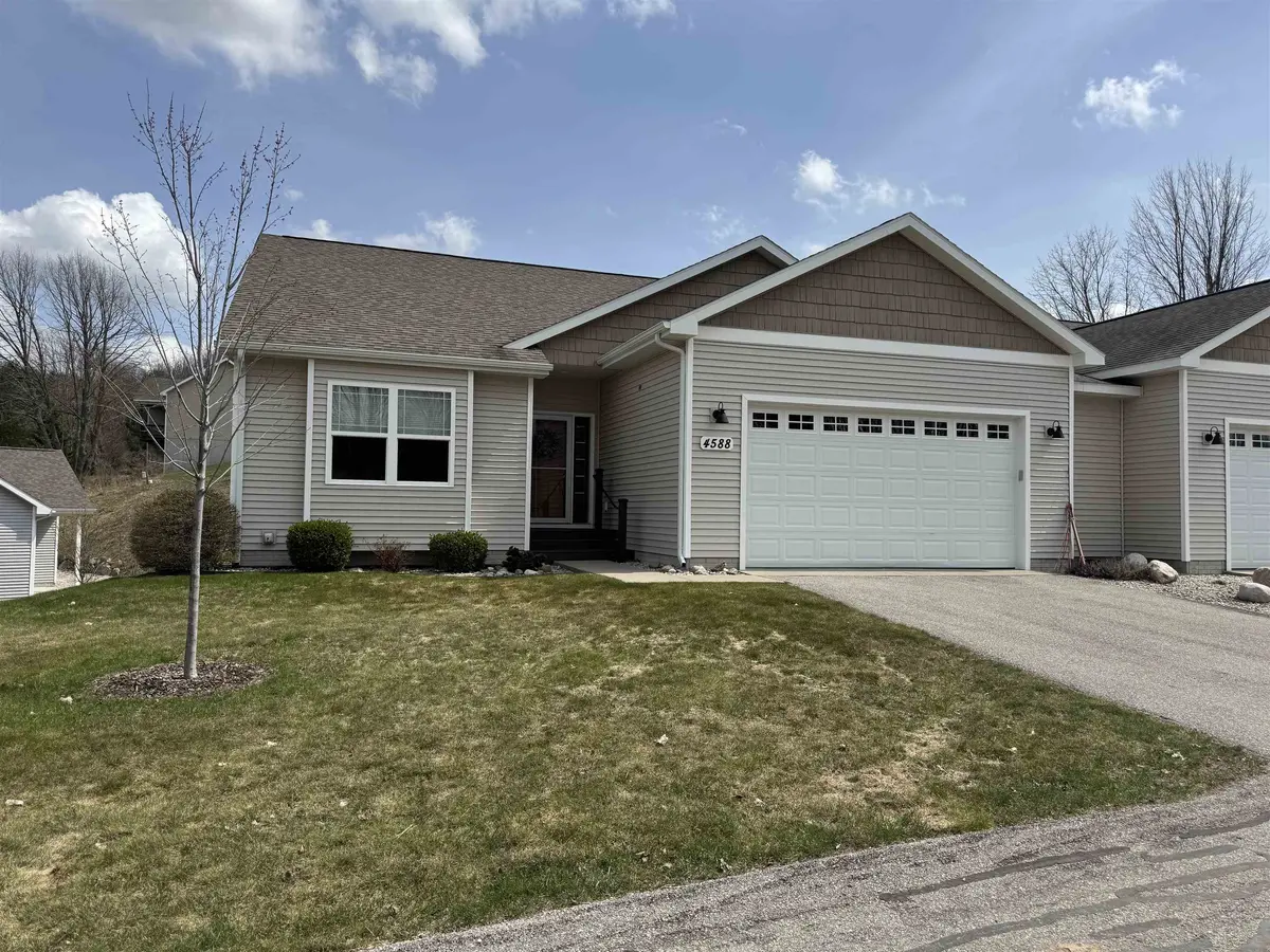 4588 Kodiak DR, Long Lake Twp, MI 49685