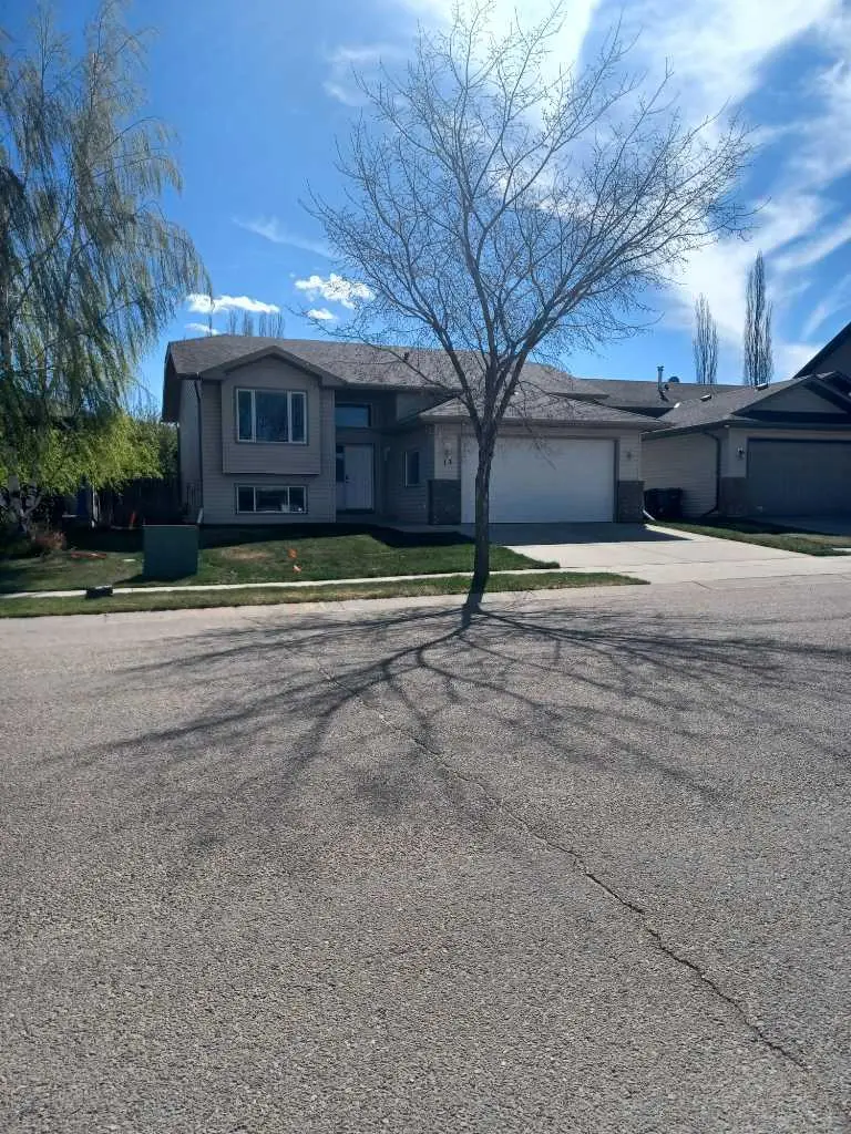 13 Firdale RD, Sylvan Lake, AB T4S 2L2