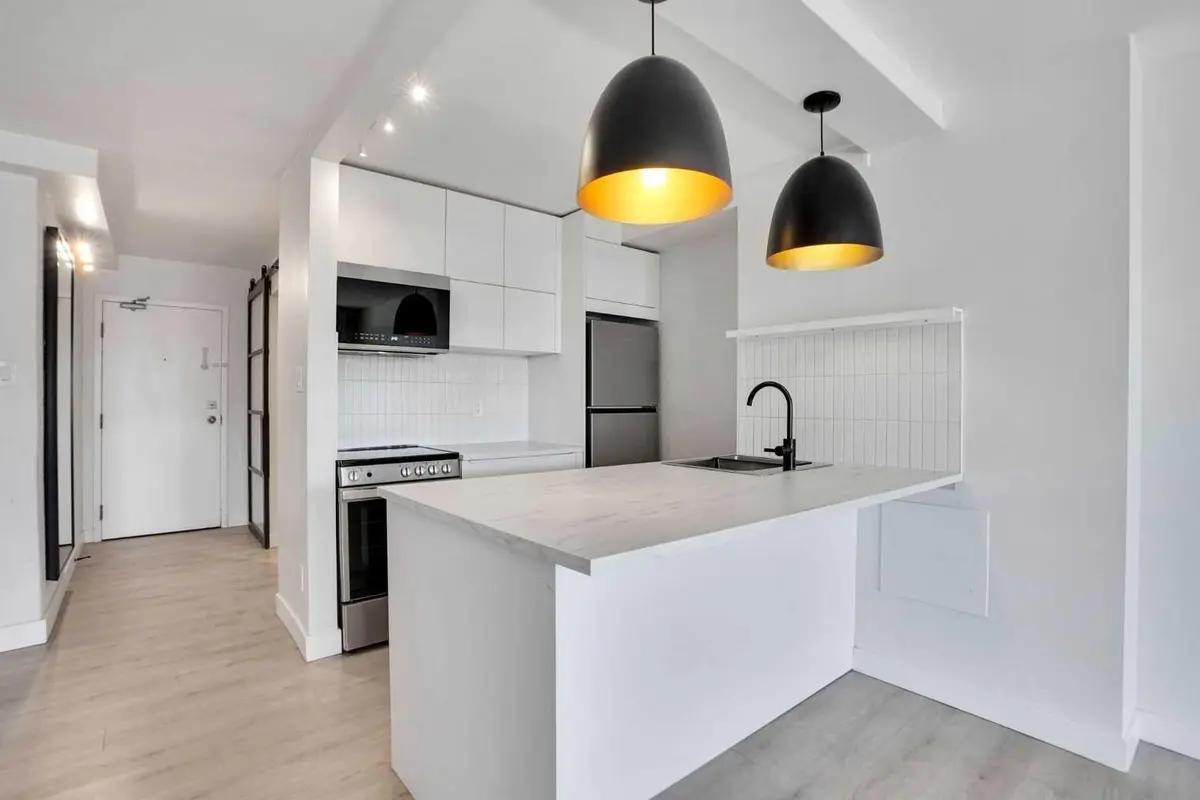 221 6 AVE SE #2205, Calgary, AB T2G4Z9