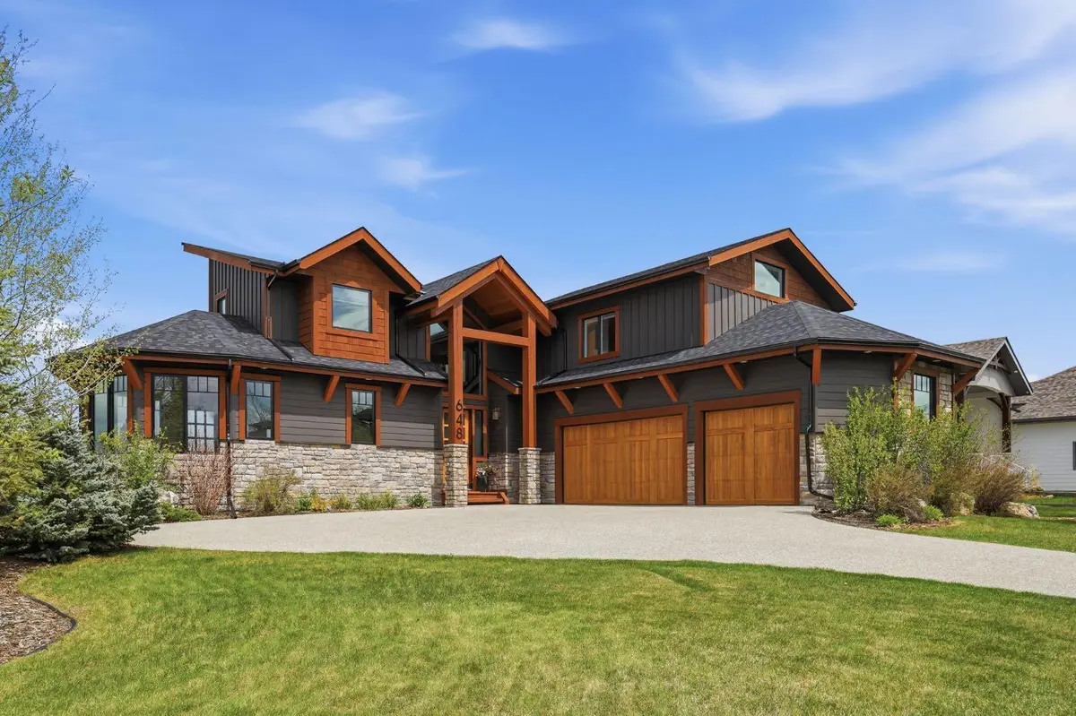 648 Montclair PL, Cochrane Lake, AB T4C 0A9