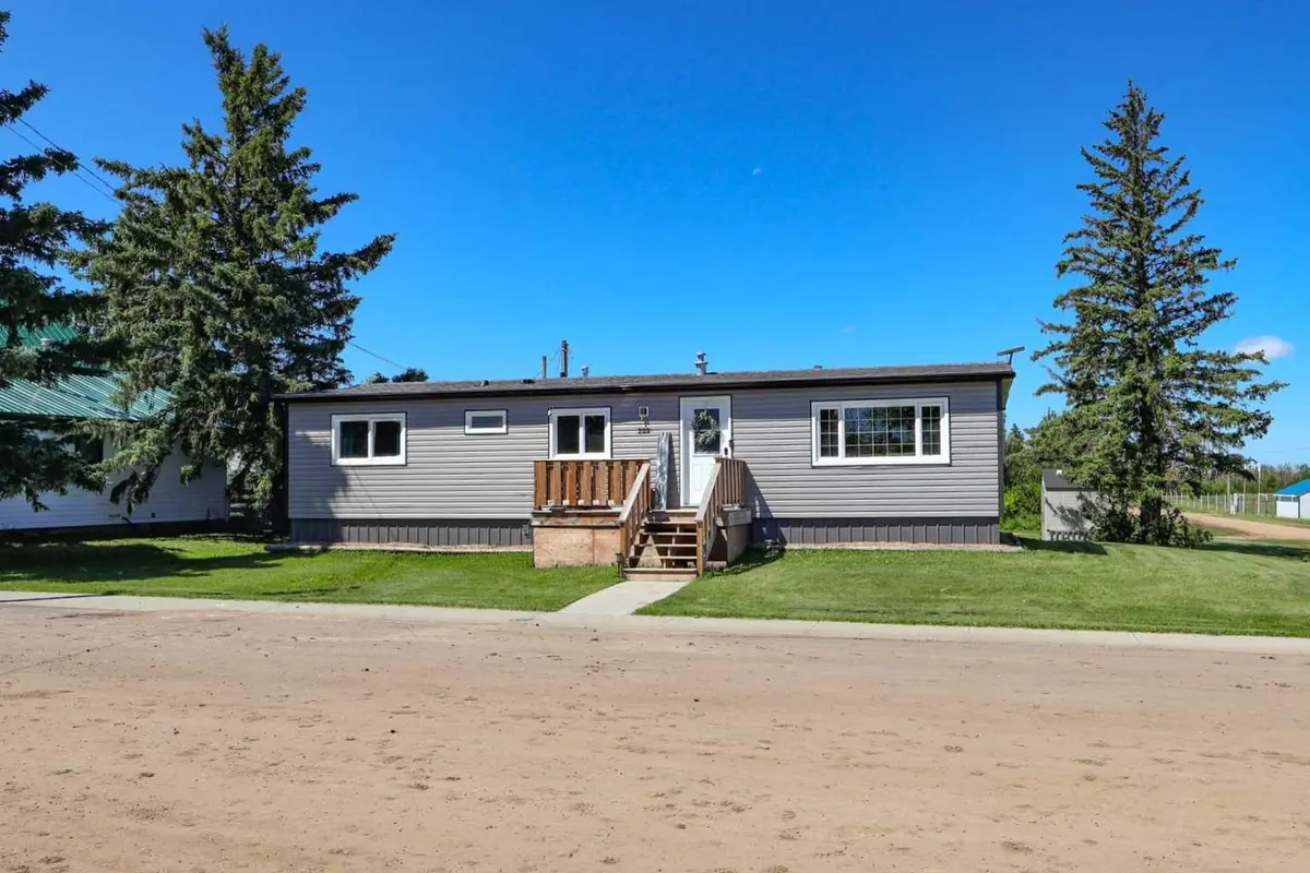 222 Berry Street, Halkirk, AB T0C 1M0