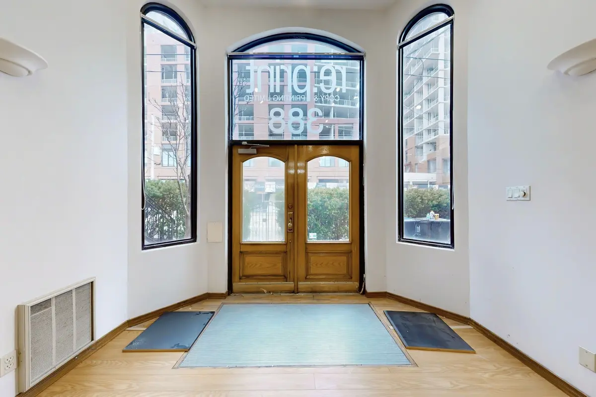 388 Parliament ST #MAIN, Toronto C08, ON M5A 2Z7