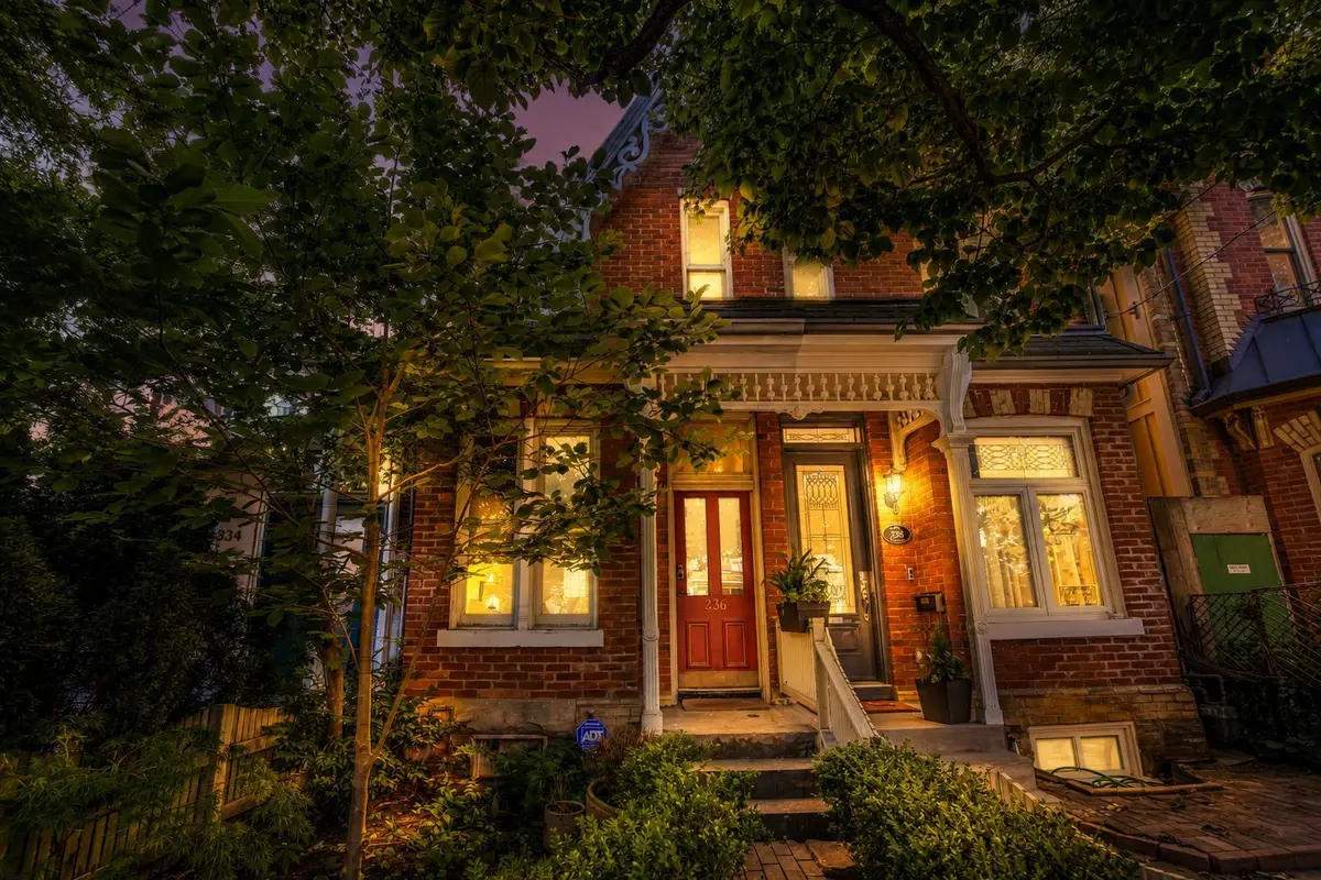 236 Seaton ST, Toronto C08, ON M5A 2T4