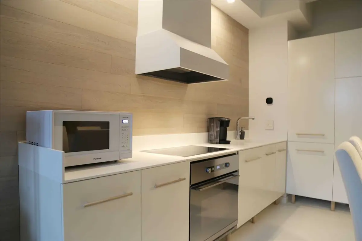 155 Dalhousie ST #1037, Toronto C08, ON M5B 2P7