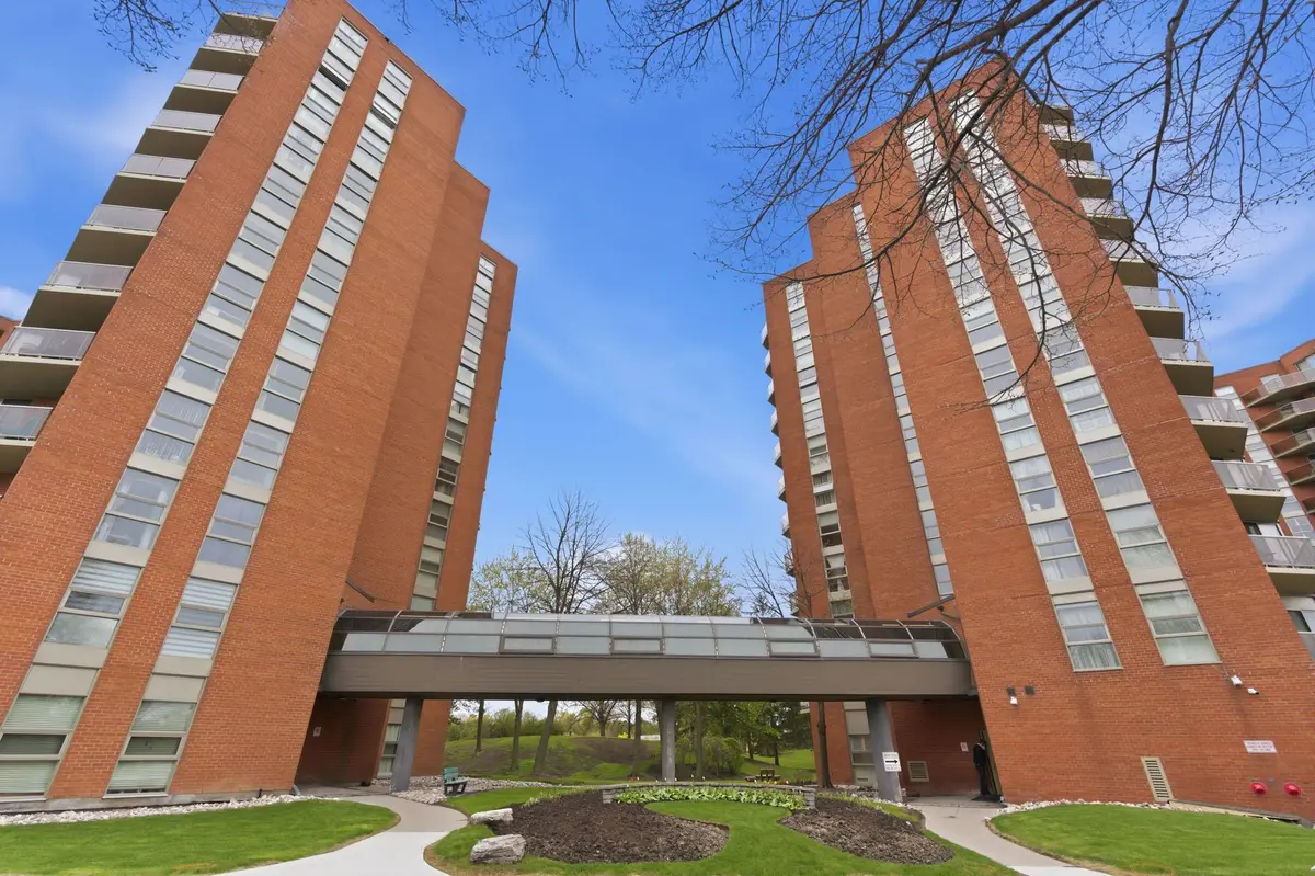 10 Dean Park RD #719, Toronto E11, ON M1B 3G8