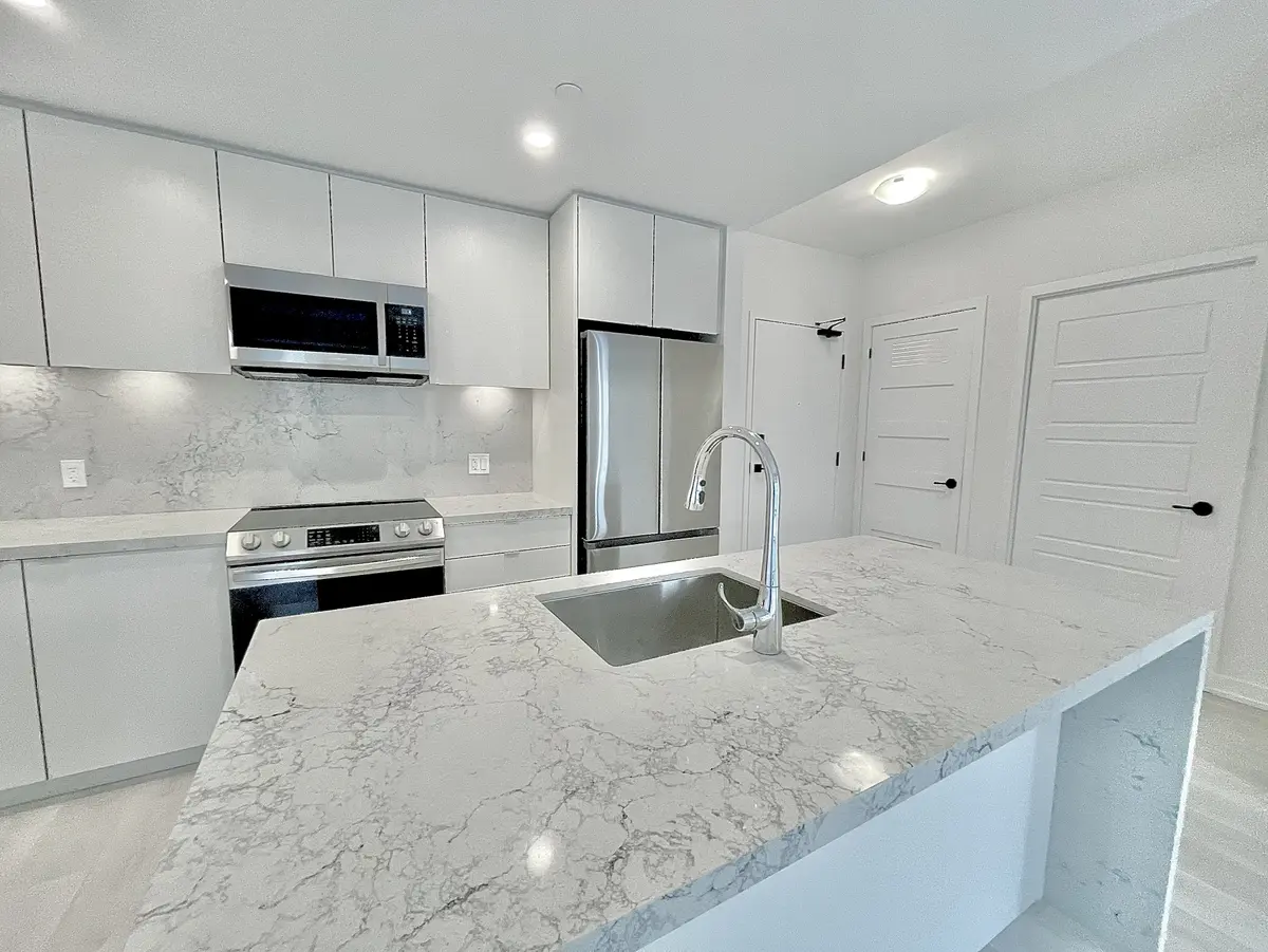 415 Sea Ray AVE #210, Innisfil, ON L9S 0R5