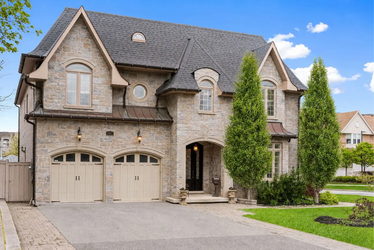 2 Braecrest AVE, Toronto W09, ON M9P 1Z4