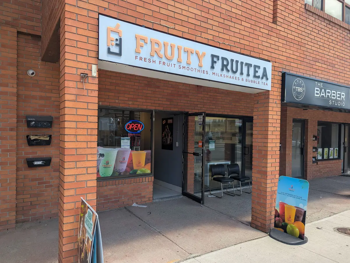 245 Queen ST S #6, Mississauga, ON L5M 1L7