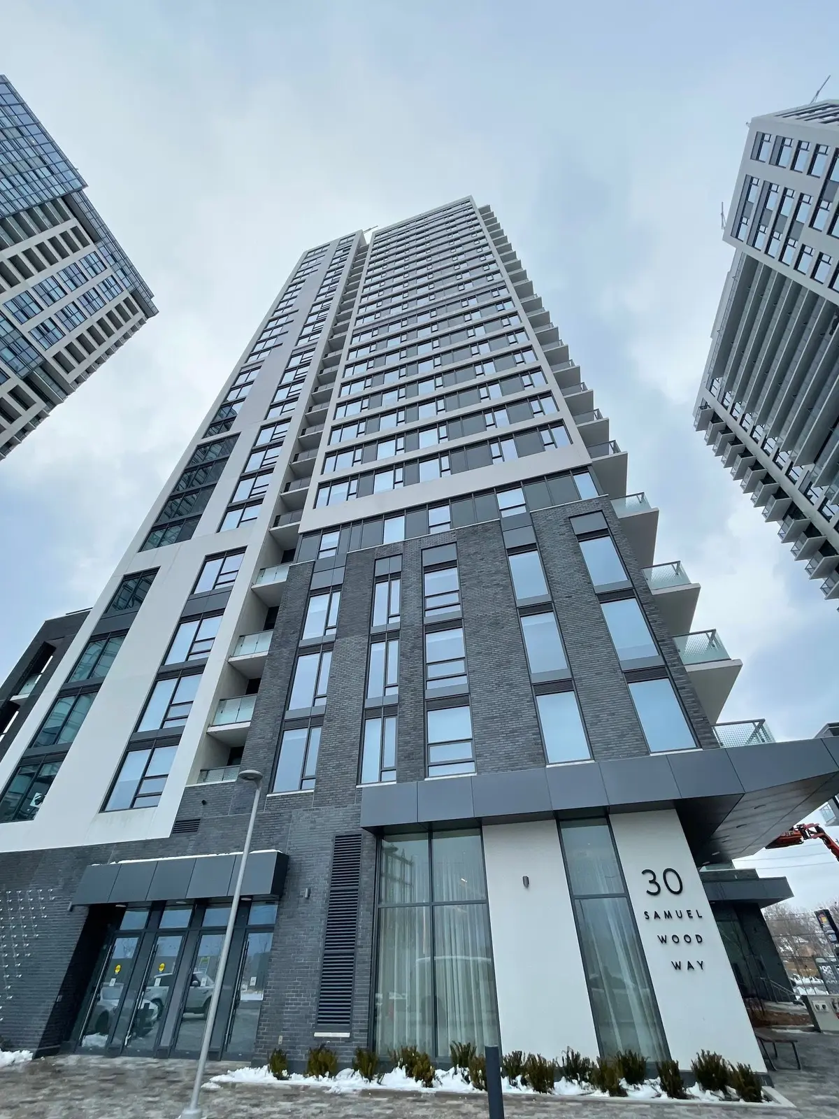 30 Samuel Wood WAY #2405, Toronto W08, ON M9B 6K4
