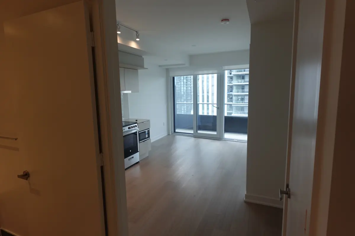 448 Burnhamthorpe RD W #1801, Mississauga, ON L5B 0R4