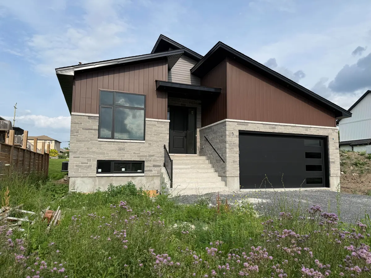 733 Squirrel Hill DR, Kingston, ON K7P 0B2