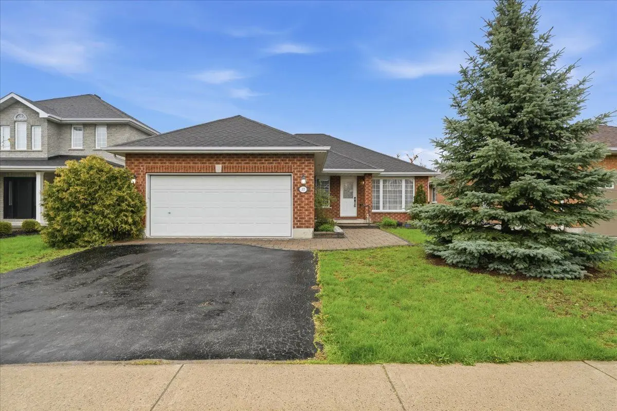 17 Spruce GDNS, Belleville, ON K8N 5W3