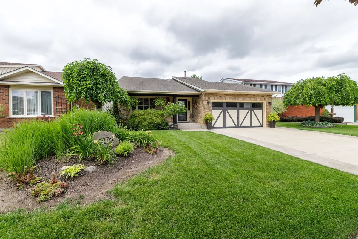 3907 Cardinal DR, Niagara Falls, ON L2H 2W2