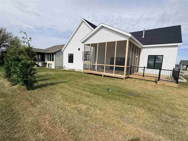 1403 Green Oak Pass, Tiffin, IA 52340