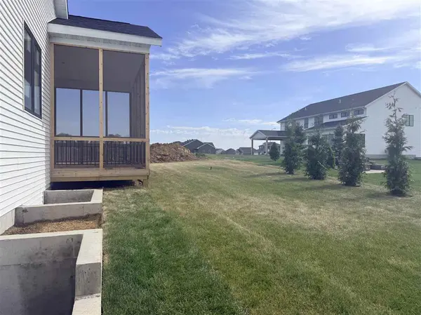 1403 Green Oak Pass, Tiffin, IA 52340
