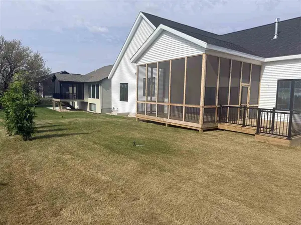 1403 Green Oak Pass, Tiffin, IA 52340