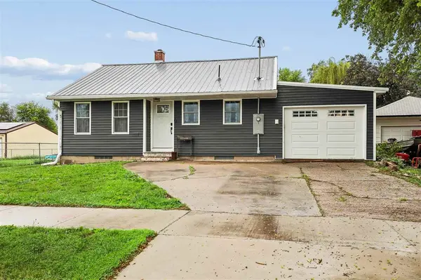 305 Pacific St, Ladora, IA 52251