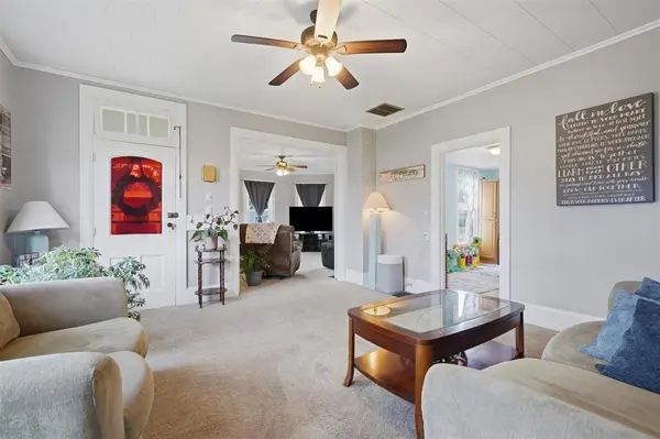 296 W Adams St, Marengo, IA 52301