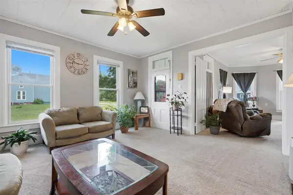 296 W Adams St, Marengo, IA 52301