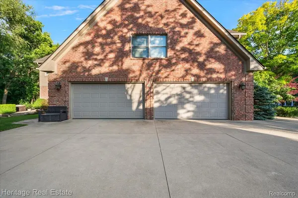 1562 Eagle TRL, Oxford Charter Township, MI 48371