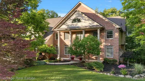 1562 Eagle TRL, Oxford Charter Township, MI 48371