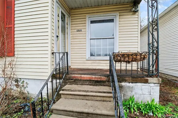 1205 E Muir AVE, Hazel Park, MI 48030