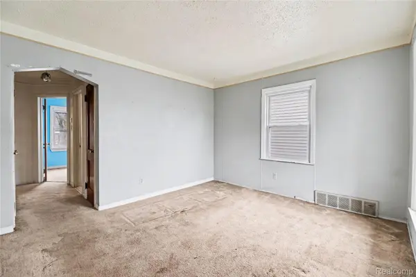 1205 E Muir AVE, Hazel Park, MI 48030