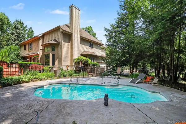 6621 Glenshaw CT, West Bloomfield Charter Township, MI 48322