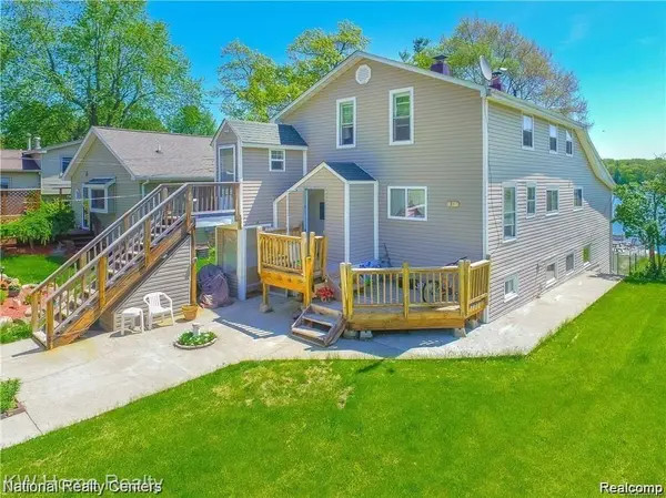 1349 Beach DR, Orion Charter Township, MI 48360